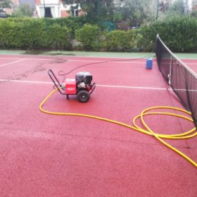 entretien d'un terrain de tennis